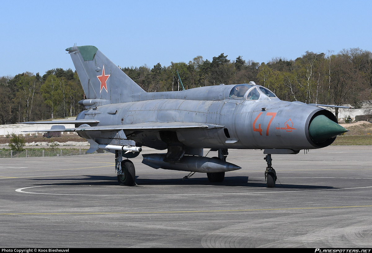 47-red-soviet-air-force-red-air-force-mikoyan-gurevich-mig-21_PlanespottersNet_961515_cea44a85...jpg