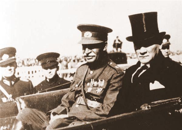 Reza_Shah_and_Atatürk.jpg